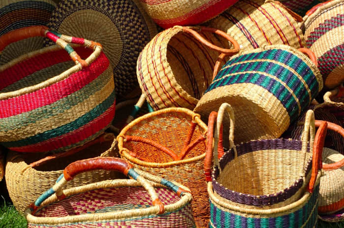 Display your produce in baskets to add rural "character" to the look of your farmers market booth, even in the city.