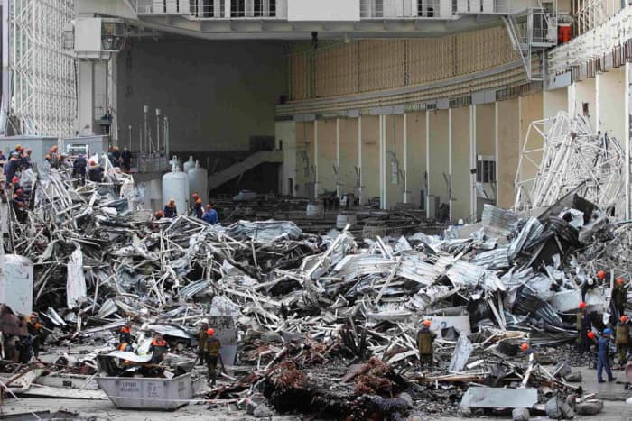 Damage in the generator hall at the Sayano-Shushenskaya hydroelectric plant (AP Photo/ Rossiiskaya Gazeta Newspaper)