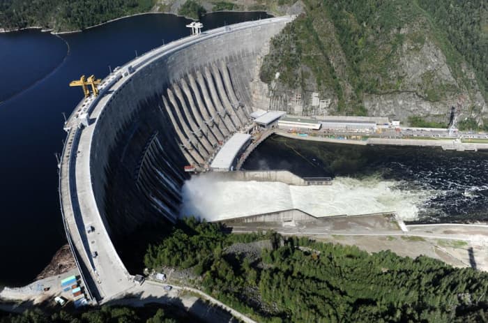 The Sayano-Shushenskaya hydroelectric power dam after the disaster - the destructed part of the turbine house is visible (ALEXANDER NEMENOV/AFP/Getty Images)