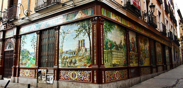 This can only be Spain! Tile bars that you'd think a thing of the past feature aplenty in the midst of the most modern and "in" joints.