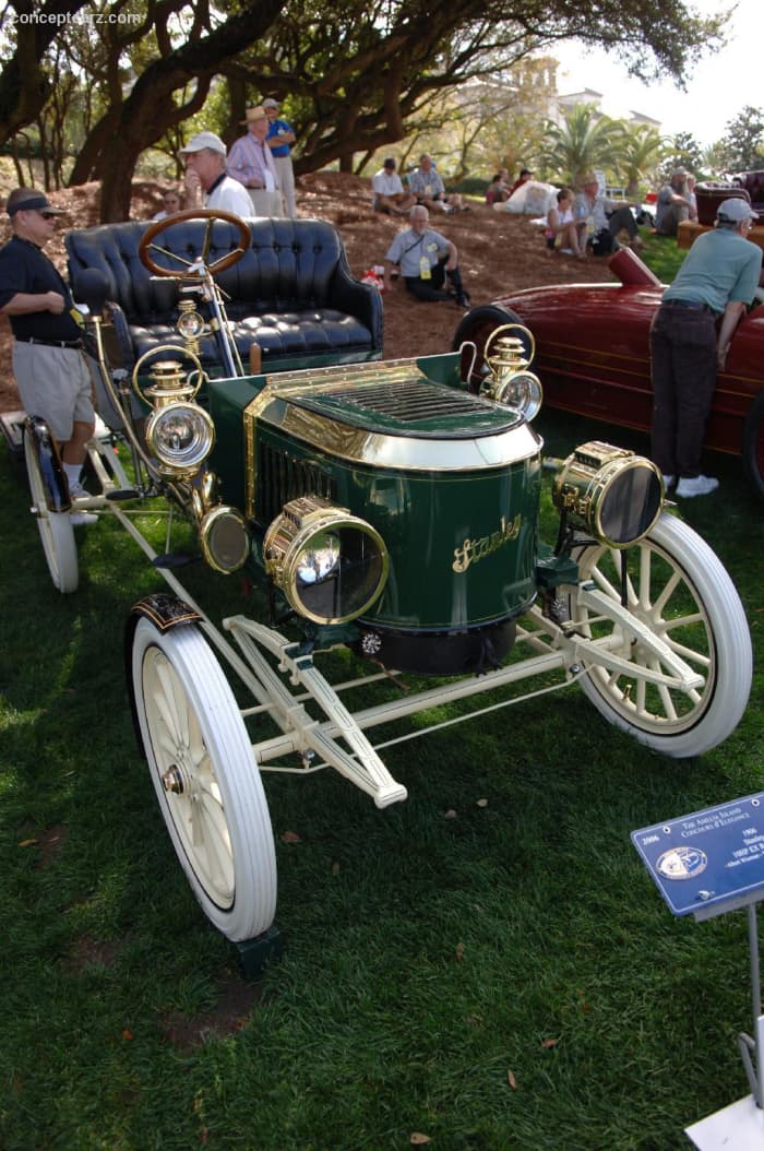 1906 Stanley Steamer Runabout. Hugh Callendar purchased a 1906 Stanley. Image courtesy conceptcarz.com.