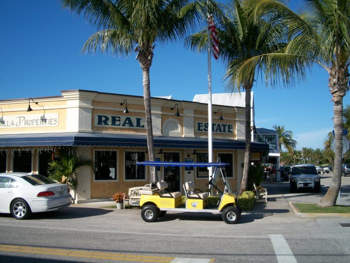 Another storefront. Note the golf cart -- many here eschew cars and use golf carts for everyday travel. Visitors can rent them.