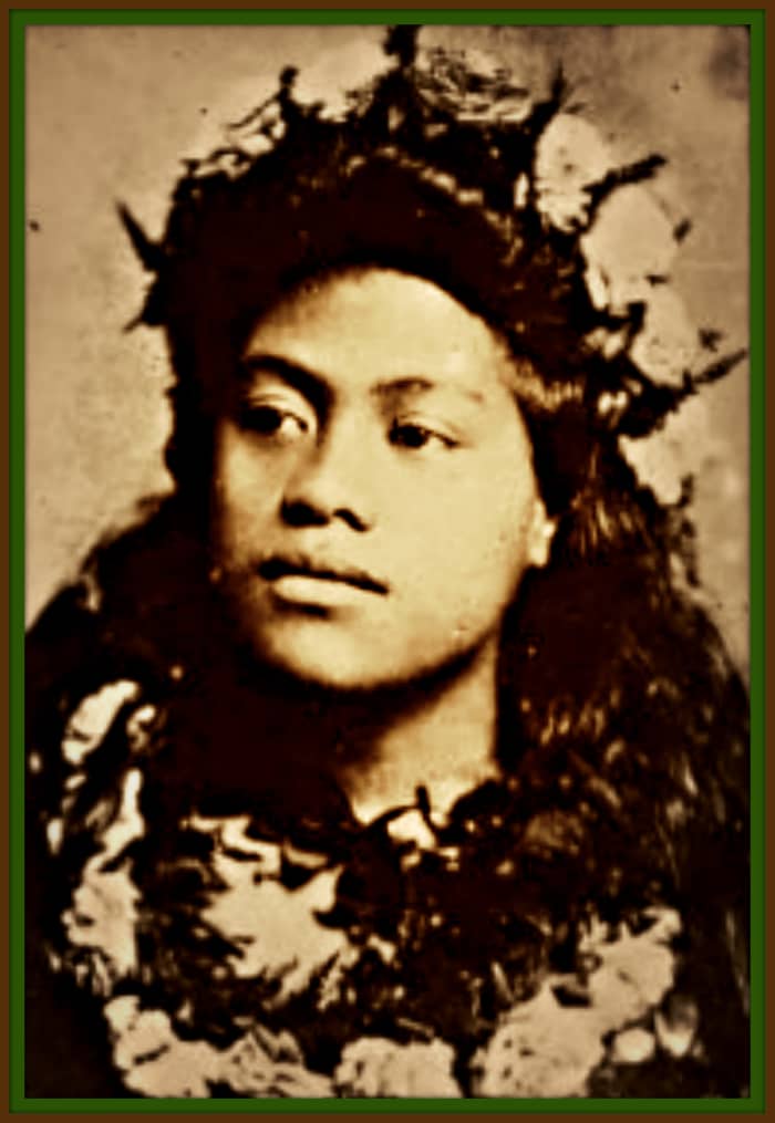 In the photo above is Kaikane Mahelona mother. He said his mother who was a Hawaiian native and a gifted Hawaii Hula story dance teacher was the inspiration for his bust.