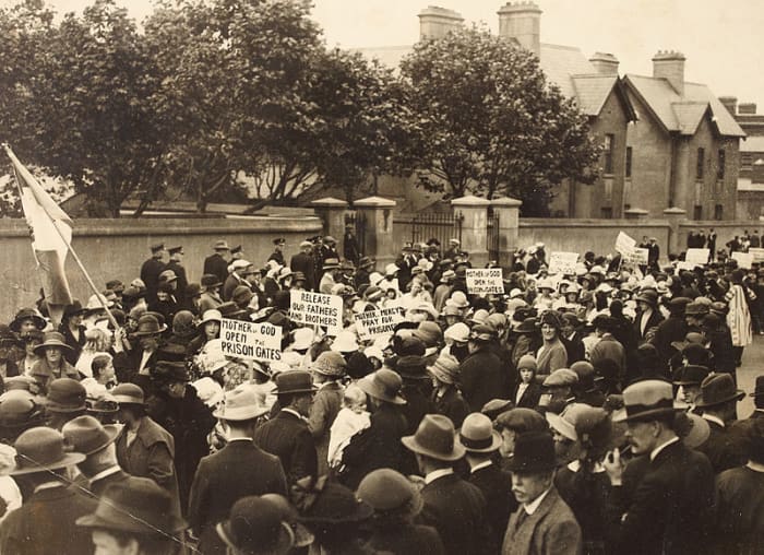 Protest outside the notorious Mountjoy Prison, during the Irish Time of Troubles