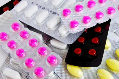 Some individuals have a sensitivity to artificial dyes, making choice of medicine and vitamins without artificial dyes important.