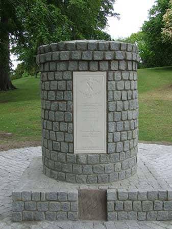 The Falkirk Cairn, was erected in July 2007 to commemorate those who lost their lives at Falkirk.