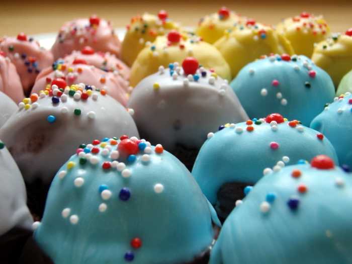 How To Make Homemade Natural Food Coloring Recipes to Dye Buttercream Frosting, Cake, and