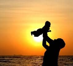 (1) treating their children as individuals in their own right.Mature parents contend that their children have their own wants & desires.They believe that their children should follow their own lifepaths..