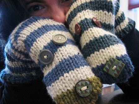 Sock puppets made on an knitting loom. Pattern: http://www.lisaclarke.net/2009/09/03/striped-sock-puppet/