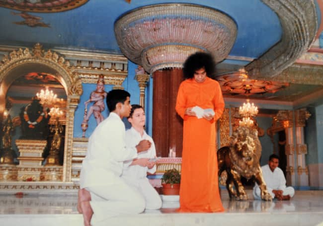 Another occasion in the future when Swami leafed through photos in full public view. The scene during this episode was almost like this - only that I was kneeling to His left!
