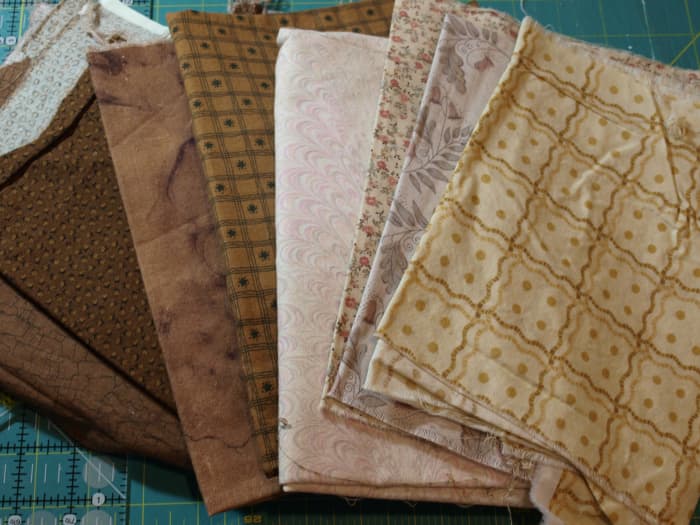 Choose a variety of light and dark browns for this block to really allow the leaf pattern to stand out.