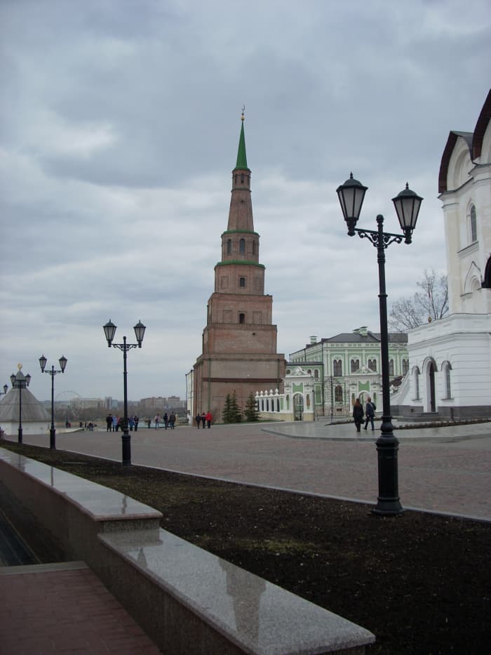 The legend that was this Söyembikä Tower was built by Ivan the Terrible in less than 1 week and that Queen Söyembikä jumped to her death from it. This is not true however. (Source WikiePedia, Photo by the Author)