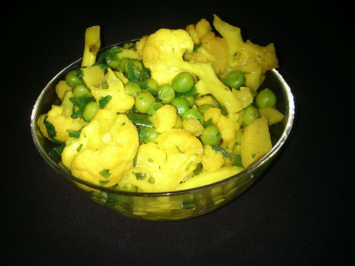 A cauliflower and pea curry.