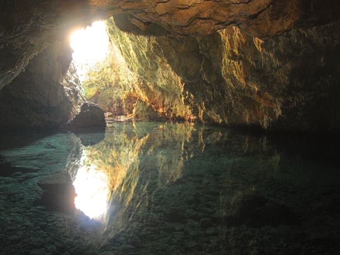 Cave Katafygi Vatsinidi (Kardamyli, Lefktron, Messenia, Peloponnese, Greece) - Alfie (Helmut Schütz) CC-BY-SA-3.0,2.5,2.0,1.0,