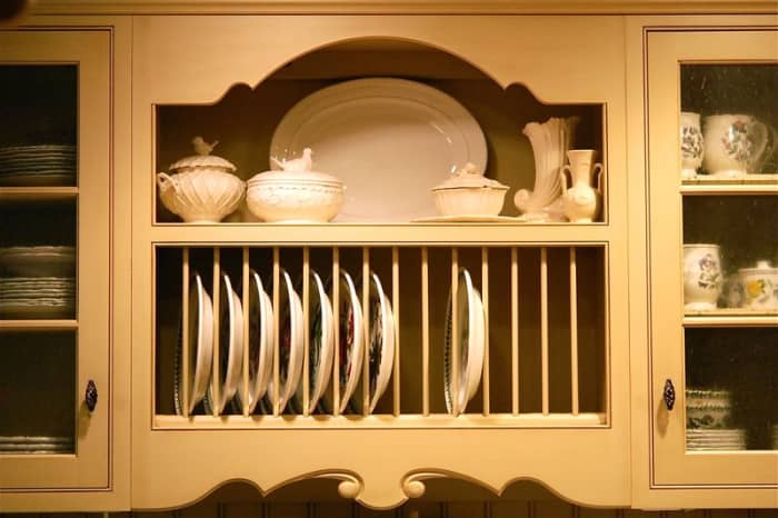 traditional style plate rail for the kitchen - this design is exceptionally charming with the intricate molding and edgings
