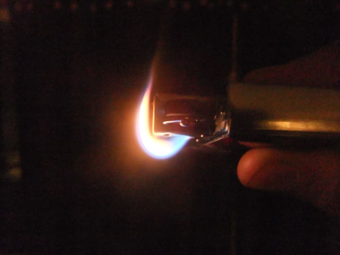 Because of the angle of the flame exiting the lighter, getting the flame into your pipe bowl is incredibly easy