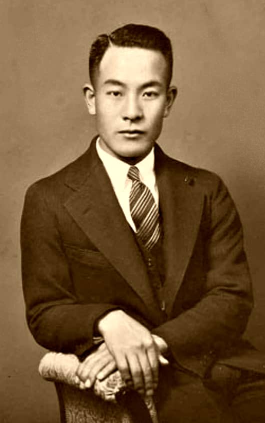 Lego of Japan Company photo of Atsushi 敦 Sasaki 佐々木 their number one artist and sculpturer who Created the Hawaiian Girl head bust in 1950.