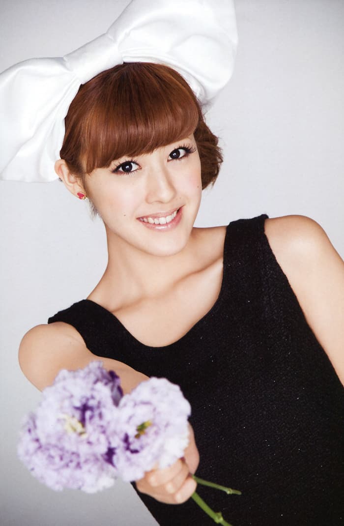 Miyabi Natsuyaki shows that she can be elegant and beautiful even without a bikini! It seems she really loves her fans because those flowers are probably for them.