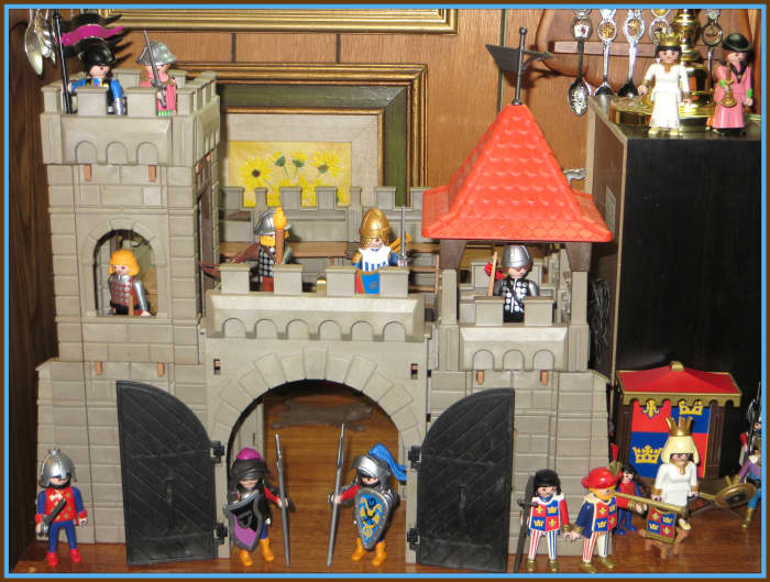 Playmobil knew the history of Chivalry and the decadence of the knights. In the 12th century, the clergy and the knights formed the aristocracy. The latter, too, and their period of great splendor.