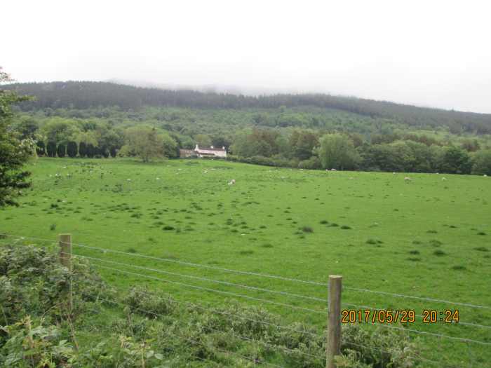Once this farm's produce was taken from Stokesley's yard to market on Teesside or beyond. In the lee of the hill behind, it's lands lie on the north side of the high ground