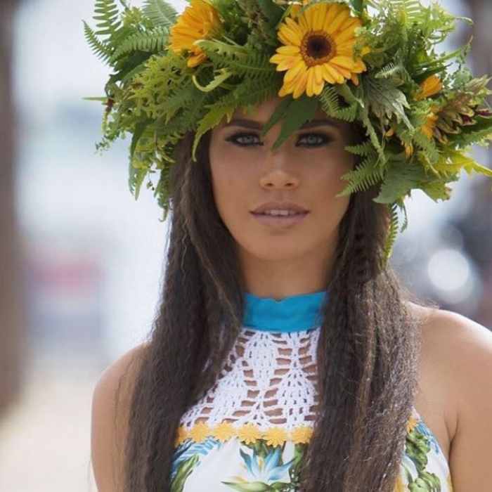 Onaku Ellis is a beautiful Polynesian woman who loves animals. At the time of this writing, she was a student at the University of French Polynesia in Tahiti.