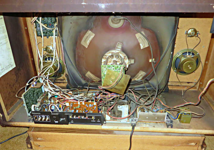 The hand-wired Chassis of the 1985 Curtis Mathes console, the golden age of American Made state of the Art electronics in 1985 had arrived.