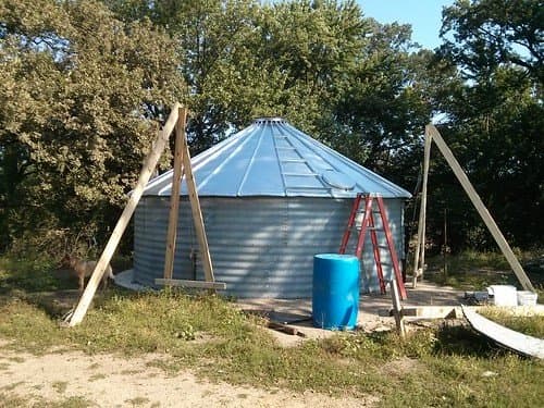 Homemade Wooden Jacks: God bless them, this is only an 18-foot diameter bin which is 12 feet high at the peak--and nobody died . . . but we cannot recommend this DIY method. These homemade jacks are a disaster waiting to happen.
