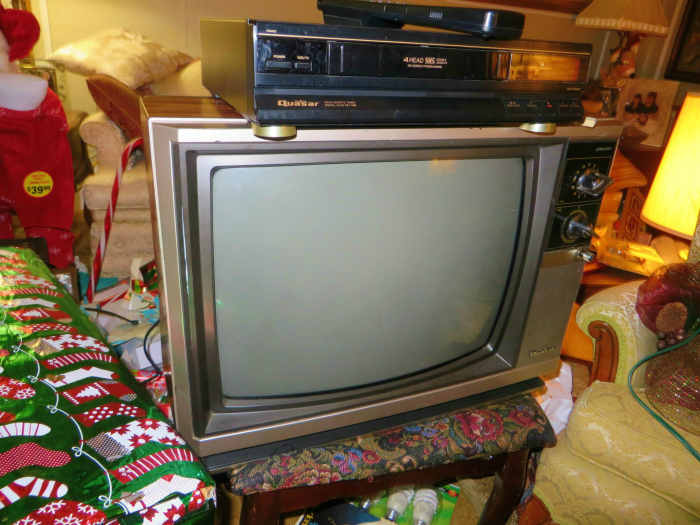 Quasar Color Television Model WT5951YW, Made July 1985, Chassis Number