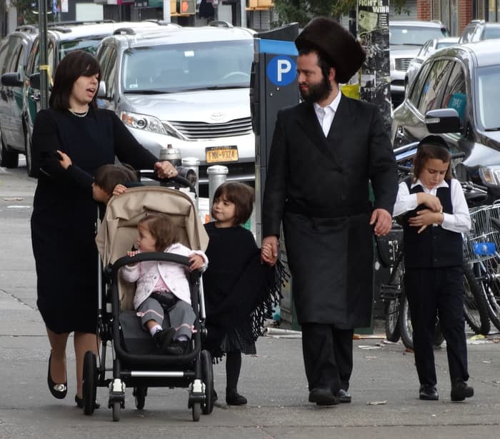 Picture of a Hasidic family in New York.