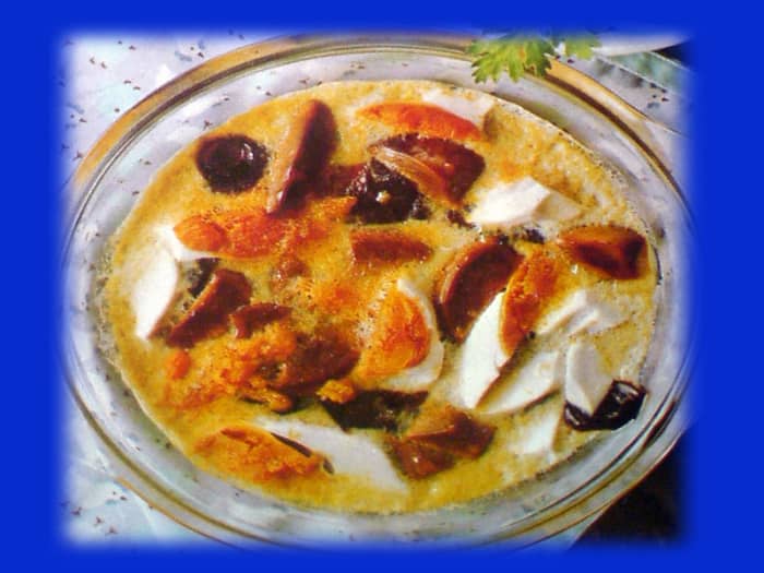 Salted duck eggs and preserved egg or century eggs are mixed together and steamed. Goes well with porridge or congee.