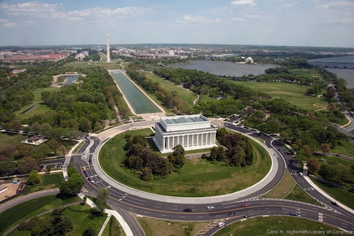 Aerial view of Lincoln Memorial, Washington Monument, Jefferson Memorial, and the US Capital. Distance between Lincoln Memorial and US Capital is approximately 2 miles.