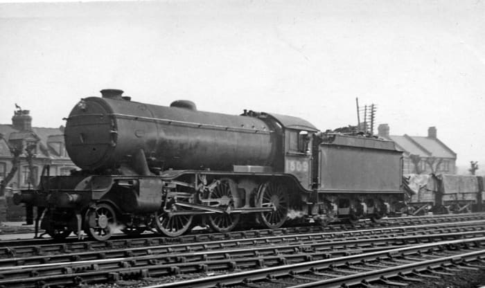 The real McCoy, No.1809 in April 1947 at Harringay, N. London (Ben Brooksbank photo), eight months before the LNER became part of British Railways - the Big Four become the Big One