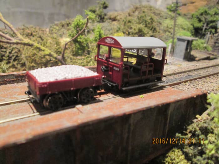 Bachmann Branchline version based on a later type with seat rails.. If you buy this model, see to the ballast load in the trailer (either prise it out to be replaced with a lift-out load or tools - Ratio does a set of railwaymen's tools)