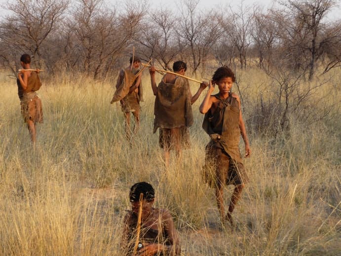 http://www.safaris-in-namibia.co.uk/?p=185 ~~~ http://www.mapsofworld.com/namibia/culture/tribes.html