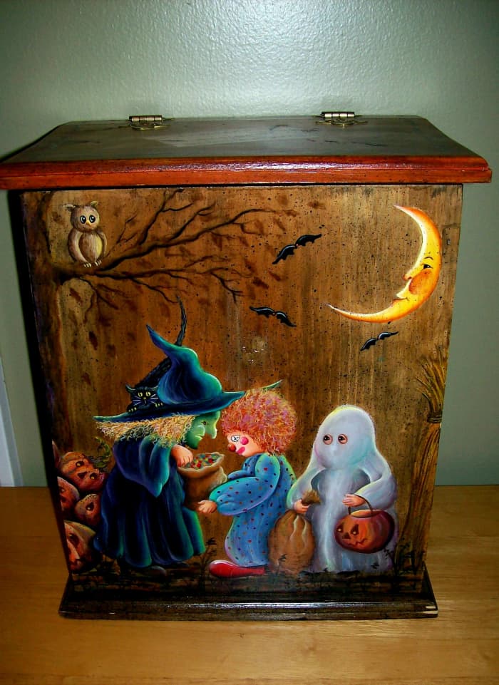 Halloween candy storage box painted by Patty Sypek/design by Helan Barrick