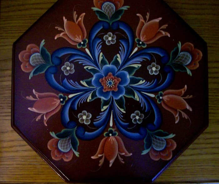 This box was painted by Patty Sypek and shows a more "traditional" folk-art type pattern/design by Helen Jeglic