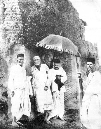 One of the very few photos of Shirdi Baba available today. This was probably how Shirdi Baba was when Granny had her first darshan.