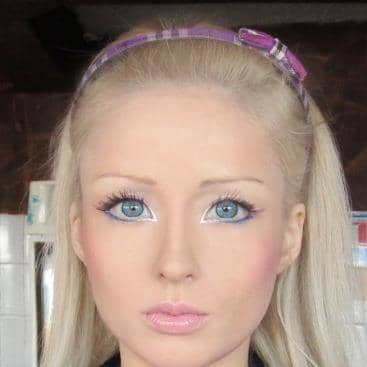 Although she is highly made up at this point, Valerie has yet to undergo her final nose job.