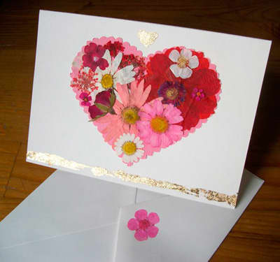 Children can make cards with the pressed flowers to give for birthdays, Christmases and other occasions.