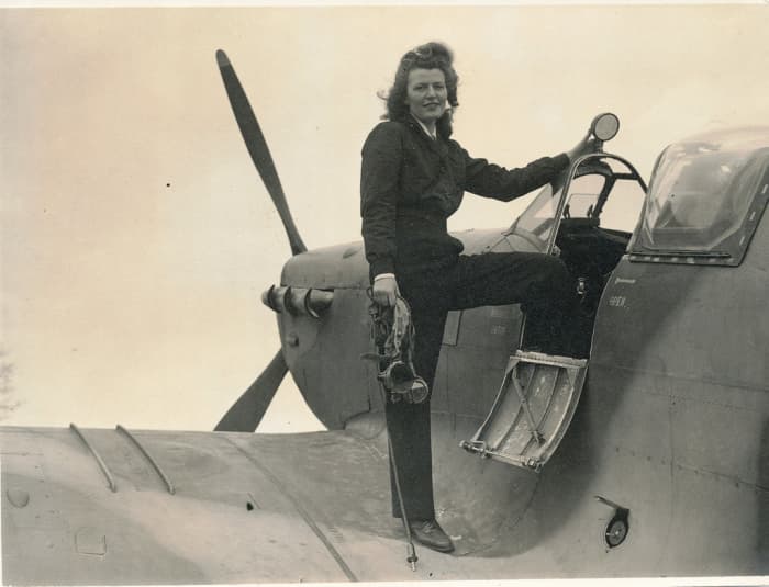 Women ferry pilots ATA 1940-1945 Little Tiger Moth biplane to massive ...