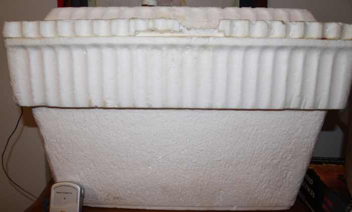 An inexpensive foam cooler was used to make the proofing box, along with a lamp socket and fader to manually control the temperature.