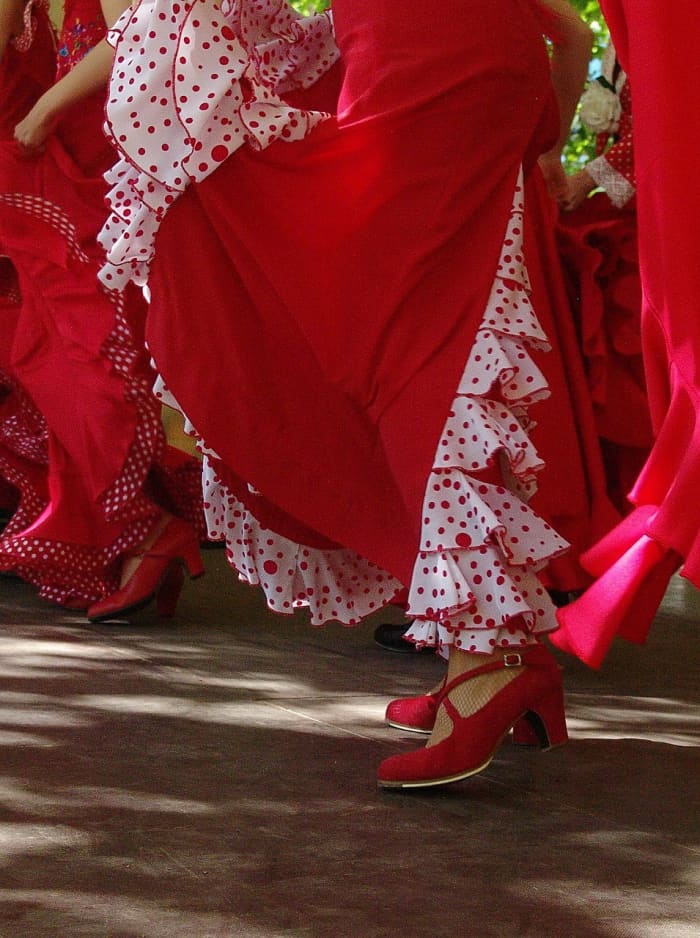 Taps (metal clips), are attached to the soles of the shoes and they click to the beats of the rhythm by tapping on the floor.