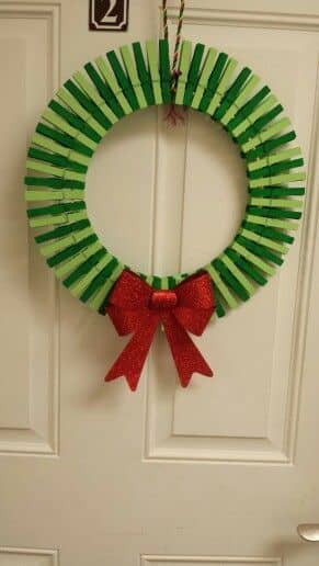 50+ Easy DIY Christmas Clothespin Wreath Ideas to Deck Your Doors This ...