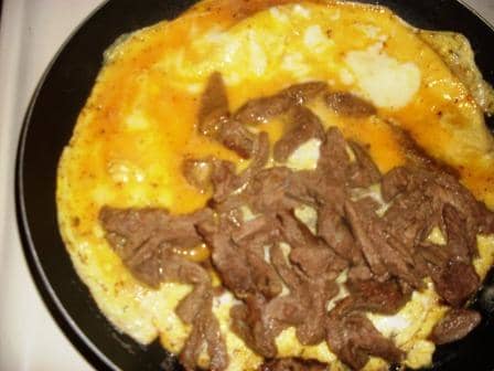 RECIPE FOR HOW TO MAKE A DELICIOUS BEEF STEAK OMELETTE | preparing a delicious steak and egg omelette, with a generous amount of tasty beef
