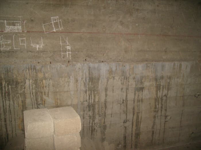 A perfect wall with Monolithic pouring technique using 'Water-stopper' strip in the structural joint.