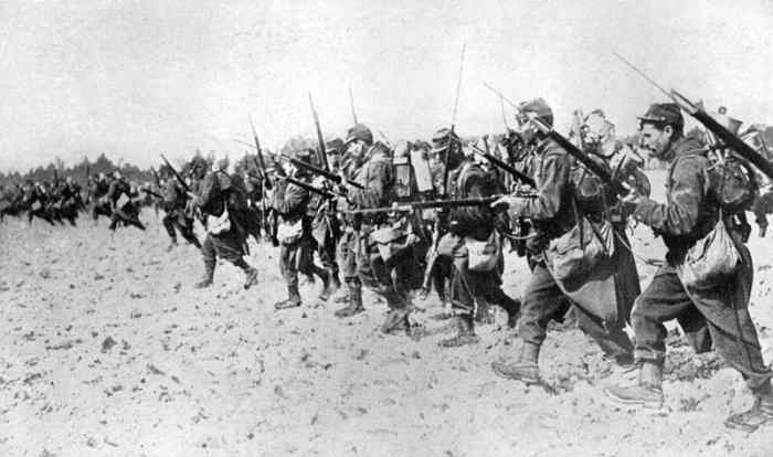 Image scanned from "The Story of the Great War, Volume III", Francis Joseph Reynolds et al, 1916. See: http://en.wikipedia.org/wiki/File:French_bayonet_charge.jpg