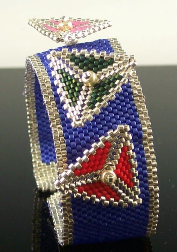 I have been admiring this bracelet for several years. In case you didn't already think that beaded triangles were really fun, this will change your mind.