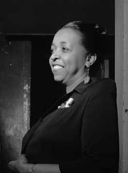 "Ethel Waters - William P. Gottlieb" by William P. Gottlieb - This image is available from the United States Library of Congress's Music Division under the digital ID gottlieb.08911.This tag does not indicate the copyright status of the attached work