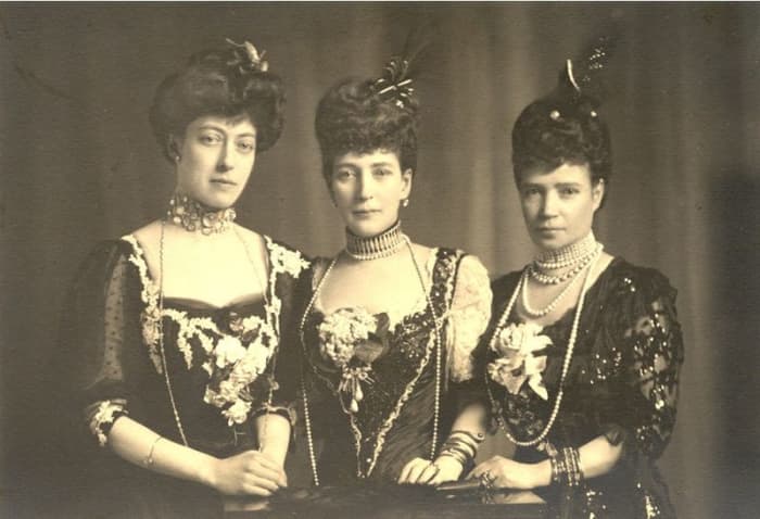 In the middle Queen Alexandra, on the right, her daughter Victoria and the left Empress Maria Fedoronova of Russia