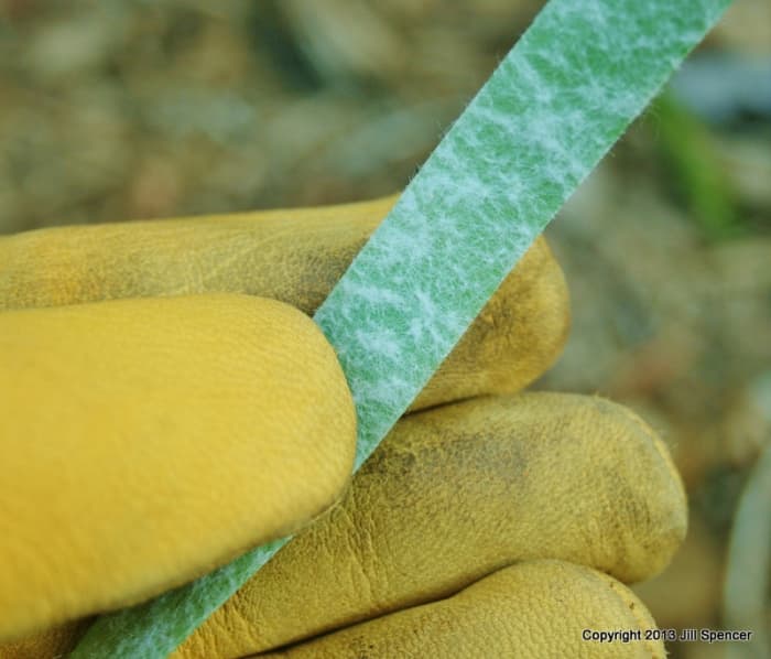 Wrap the "tie" so that the whitish underside is against the rough topside & you're done!